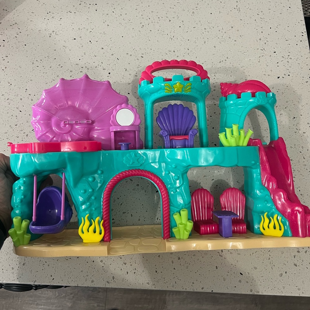Vibrant Underwater Adventure Playset